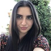 Ragazza quinto anno liceo linguistico, sono molto fluente in inglese, perché ho sempre avuto la passione per le lingue straniere